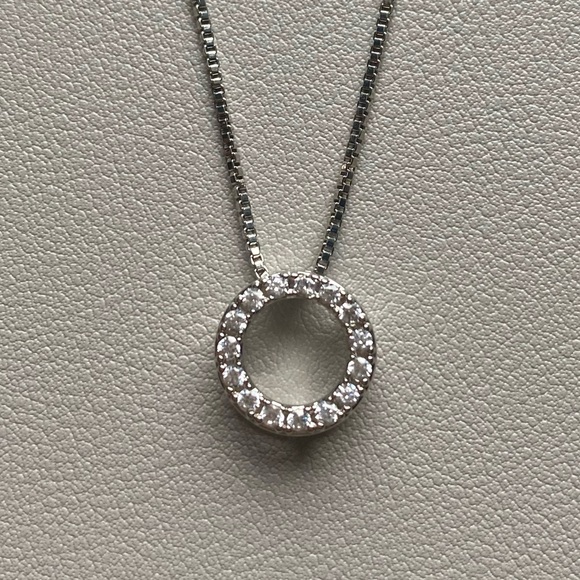 Circle Necklace with Simple Stylish Chain Necklace - Picture 1 of 3